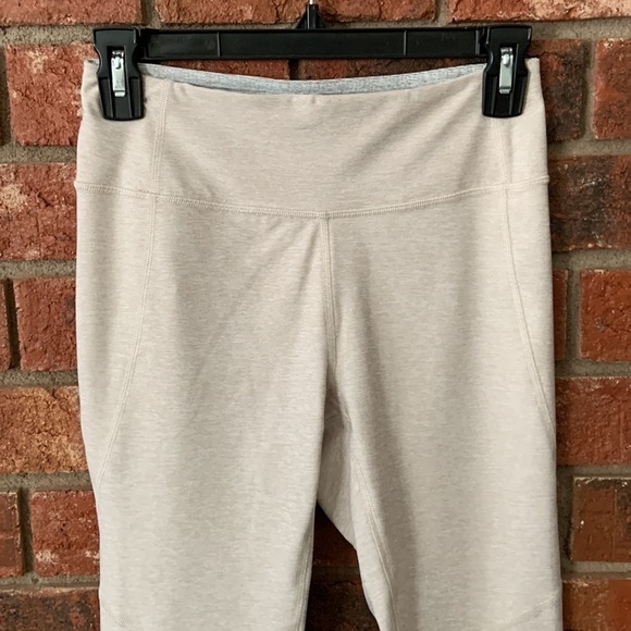 Outdoor Voices Oatmeal & Gray Dipped Leggings - Picture 4 of 9
